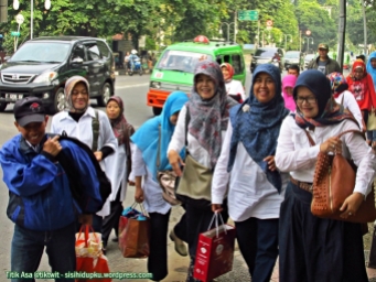 Menyusuri jalanan kota Bogor.